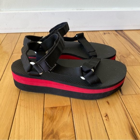 Teva Platform Sandals Black Red Flatform Universal   Chunky Vegan Size 9 - Picture 1 of 7